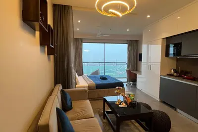 Image de Cozy 1-bedroom apartment in Noida with Ac, WiFi & Majestic City View