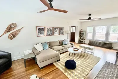 Image de Charming 4-bedroom Private Home on 5 Acres of Land with Open Mountain Views