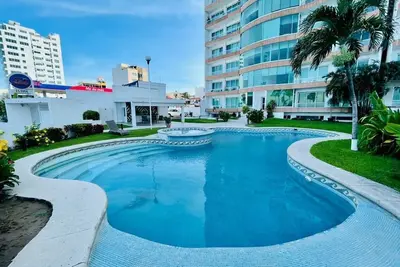 Image de Super luxury oceanfront penthouse! Torre Catania, families welcome