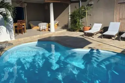 Image de Villa Bourbon:  Jardin tropical, Piscine et vue Mer
