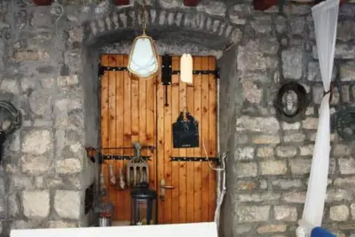 Image de Quaint & Affordable Stay in Budva Traditional Stone House - Family Room 2