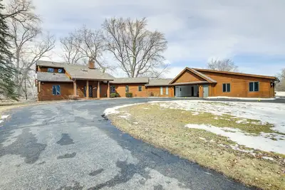 Image de Lake Winnebago Family Retreat: Dock & Deck!