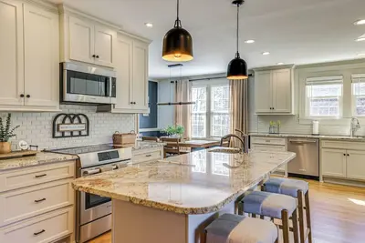 Image de 3 Mi to Dtwn Greer: Mountain-View Home!