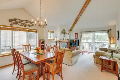 Image de Hot Tub at Townhome on 8th Green in Redmond