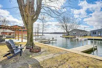 Image de Dock & Fire Pit: Retreat on Big Barbee Lake!