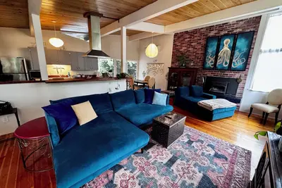 Image de Humboldt Haven: Gorgeous Home for 10 w Gardens, Firepits, Forest & Bay Views