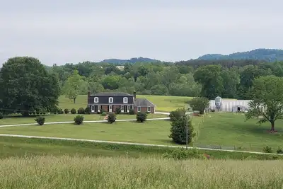 Image de Spacious home for relaxation in Roseland. 30 minutes from Wintergreen!