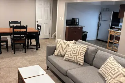 Image de Cozy 2 bedroon basement apartment. Midway between Boulder and Denver.