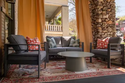 Image de Game Rm+Fire Pit / Upscale living in heart of Bhm