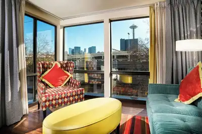 Image de Luxurious Prima Donna Suite with Two King Beds in the Heart of Seattle