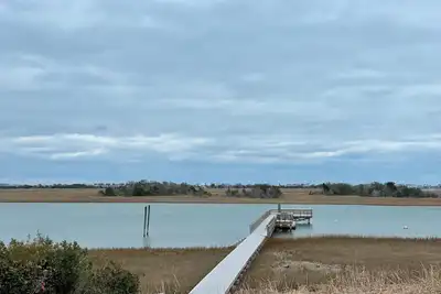 Image de Charming 3-Bedroom Retreat with Waterway Access in Hampstead, Nc. Hideaway Haven