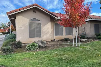 Image de 3-bedroom townhome in marvelous Merced with WiFi, Ac