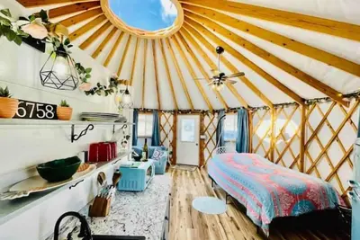 Image de Unique Stay! Yurt with Mountain View, 1 min to Breweries & Hiking, 5 min to Lake