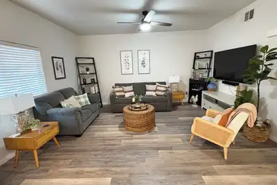 Image de Full amenities in kitchen, bathroom and bedrooms with gym, Pool and Hot Tub