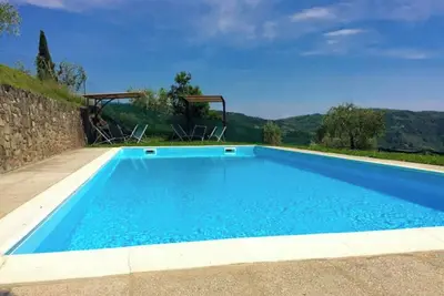 Image de Appartement 'Sondino I Cinghiali' avec vue sur la montagne, piscine partagée et Wi-Fi