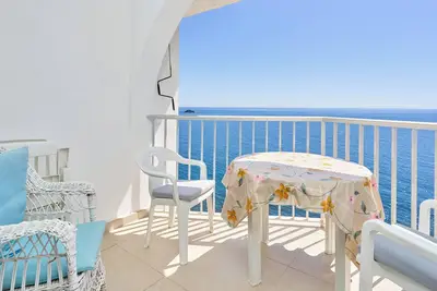 Image de Appartement 'Tyson' avec vue sur la mer, piscine partagée et Wi-Fi