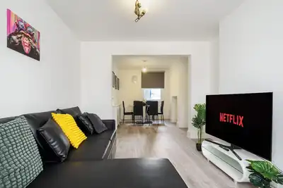 Image de Dartford - 3 Bed House- Sleeps7 - Garden