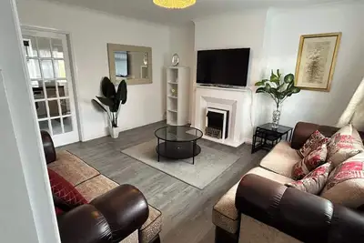 Image de Cosy 3-Bed Retreat - Garden, Parking & Bbq