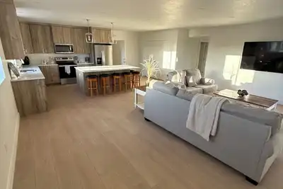 Image de Clean New 2 Bedroom, 2-Bath detached apartment