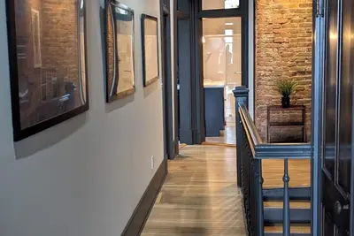 Image de Vintage two bedroom walk-up apartment