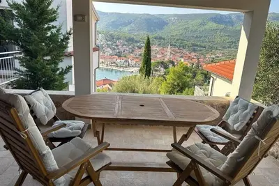 Image de Appartement d'une chambre avec la terrasse et la vue sur le mer Jelsa, Hvar (A-22211-b)