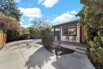 Image de CozyStay in Central Silicon Valley w/ Parkings, Wifi & Ac, next to techs