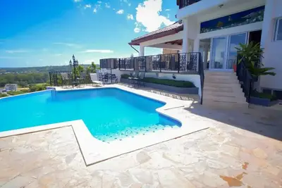 Image de Large 10bd party villa, Bbq, ping pong, infinity pool with sea views!