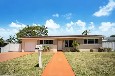 Image de New | Casa Sirena | Waterfront | 10 mins Beach