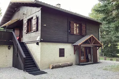 Rez de chalet à Barcelonnette avec terrassee, jardin, parking, terrain de boules