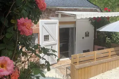 Image de La Grange de Combret tranquille dans la nature, randonnées, lieux à découvrir.