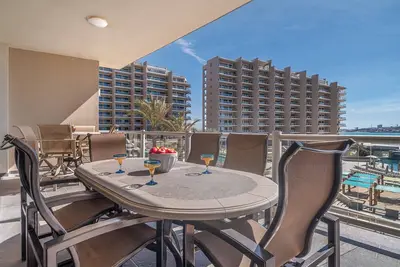 Image de Cristal 301 3 Br 2 Ba condo @ Las Palomas Phase 1