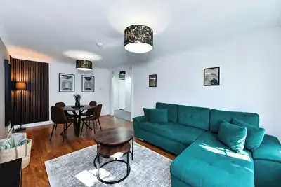 Image de 2-Bed in Quiet Area, Easy City & Transport Access