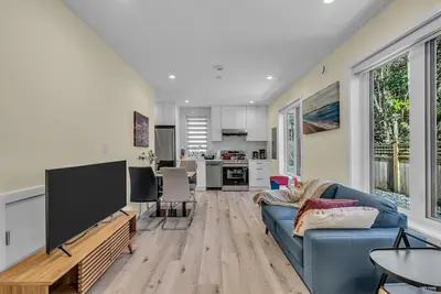 Image de Most Private & Spacious 2 Bed/1 Full Bathroom Laneway House