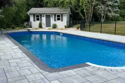 Image de Bright and airy retreat with scenic pool!