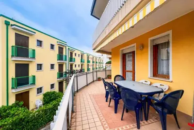 Image de Appartement moderne avec une terrasse spacieuse
