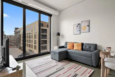 Image de CozySuites Nlg - Modern 2br condo #14