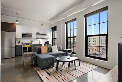 Image de CozySuites Nlg - Modern 2br condo #15