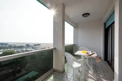 Image de Résidence familiale en bord de mer à Bibione avec piscine