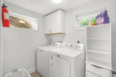 Spacious 5-bedroom house in lovely Arlington with Ac, WiFi