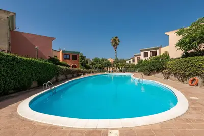 Image de Agréable appartement pour 4 personnes avec piscine, climatisation, Tv, terrasse et parking