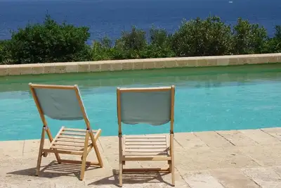 Image de Villa with pool and garden
