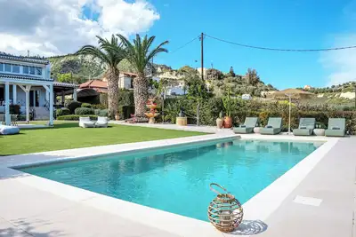 Image de Luxury Garden Villa - Elegant rural retreat w pool