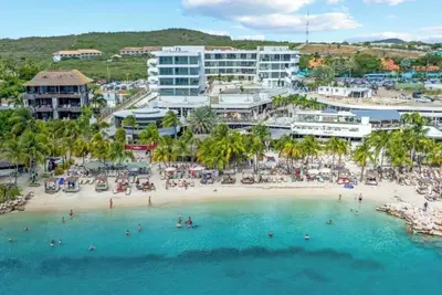 Image de *New* Luxury Mambo beach seafront apartment!