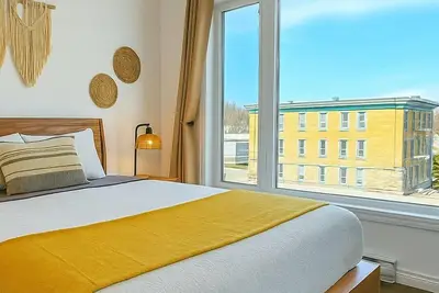 Image de •V. I. P Stay • Downtown with Free Indoor Parking