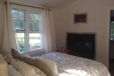 Image de Quintessential 2-bedroom Cape cottage with salt marsh views near Seagull Beach