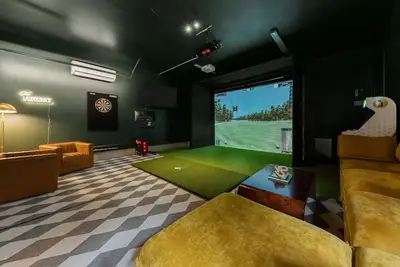 Image de 6br w/ Golf Sim Putting Green Hot Tub Sauna Games