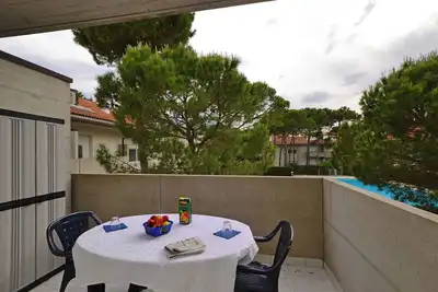 Image de Appartement de vacances avec climatisation, balcon et piscine