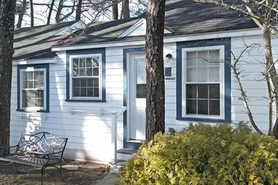 Image de Adorable 1 bedroom cabin only 50 ft from beach#1