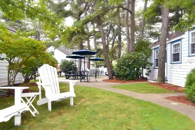 Image de Cozy one bedroom cottage, 50 feet from the beach in Oob.