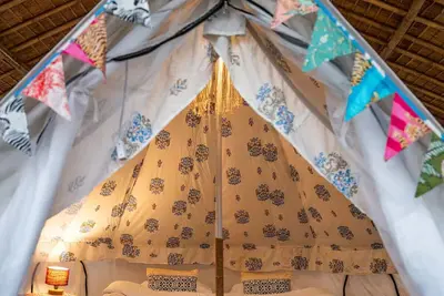 Image de Glamping Bell Tent over a Bamboo Machaan